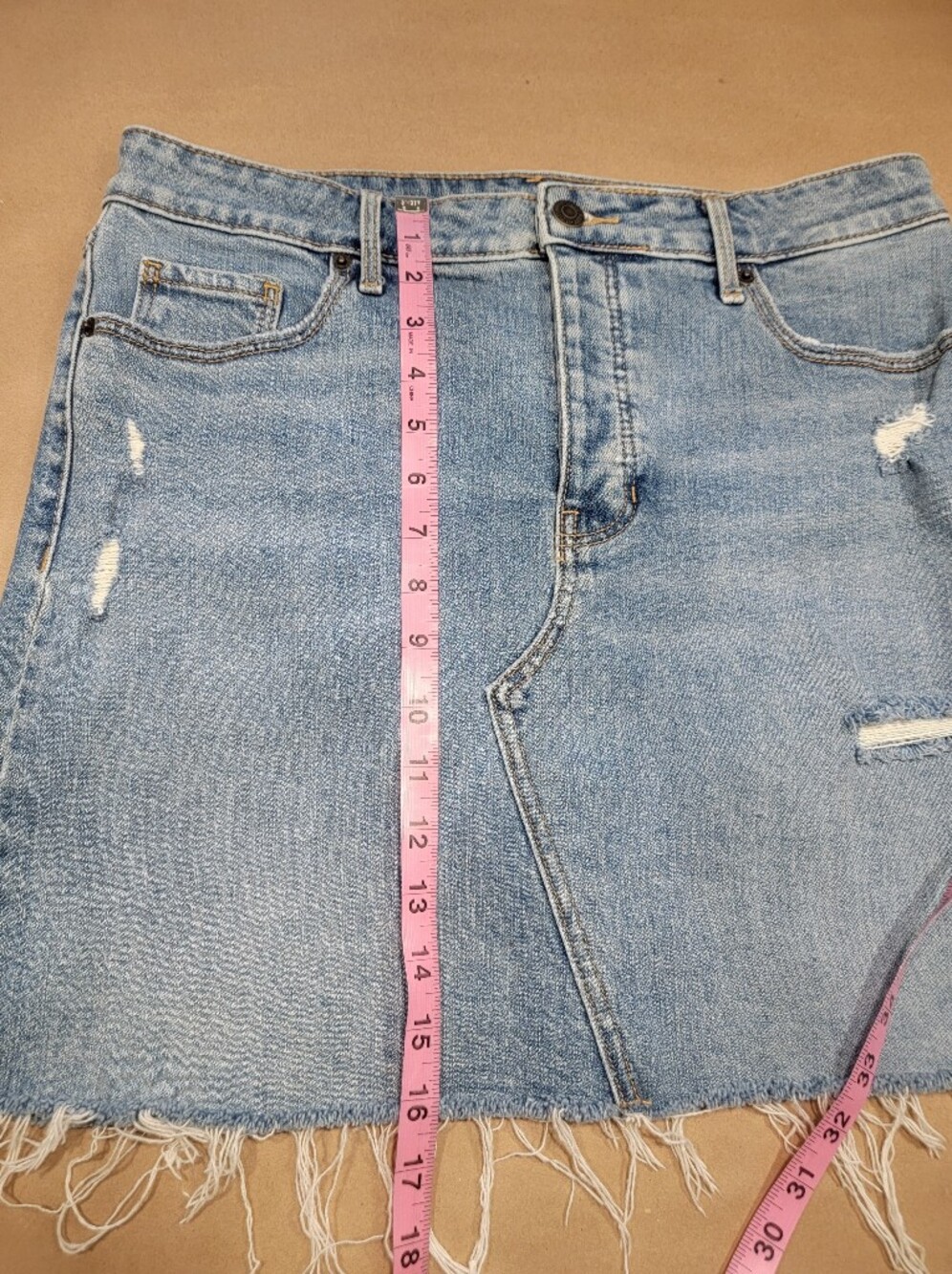 Old Navy Size 10 Blue Denim Distressed Mini Skirt, Raw/Frayed Hem - Picture 5 of 9